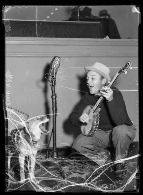 Bing_Crosby__singing_coyote_Southern_California_1936_image